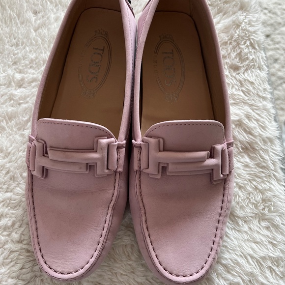 TODS Women's Fuchsia Loafers - Size 37.5 - comes with original box - Picture 2 of 6